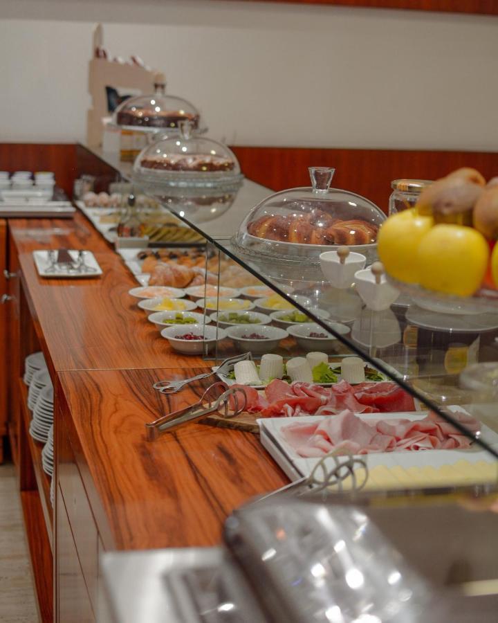 Hotel Dei Cavalieri Caserta - La Reggia Εξωτερικό φωτογραφία