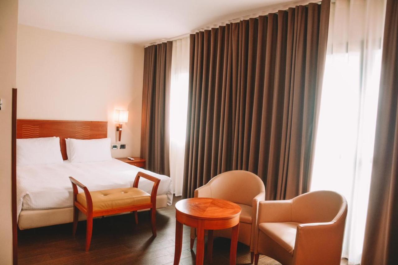Hotel Dei Cavalieri Caserta - La Reggia Εξωτερικό φωτογραφία