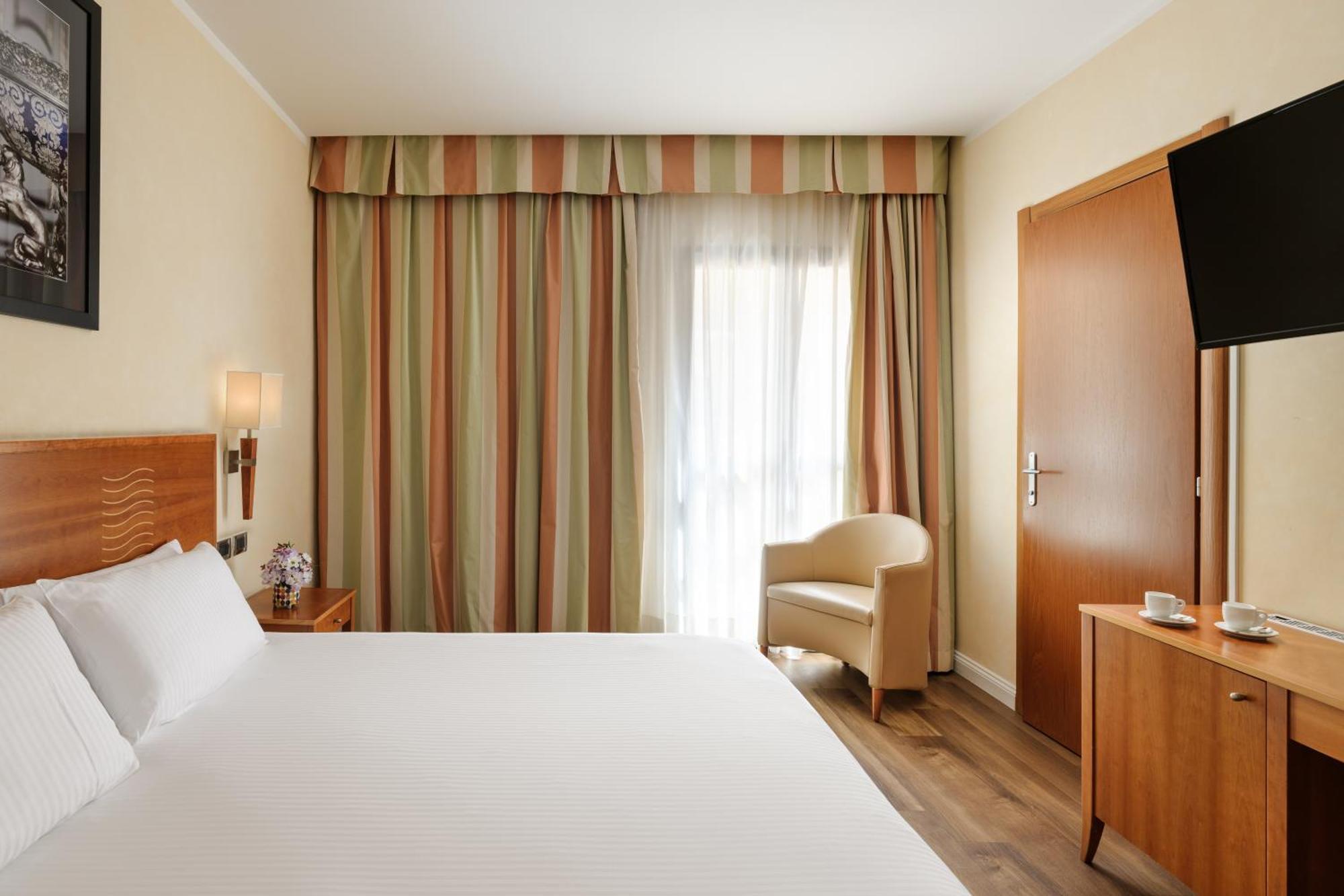 Hotel Dei Cavalieri Caserta - La Reggia Εξωτερικό φωτογραφία