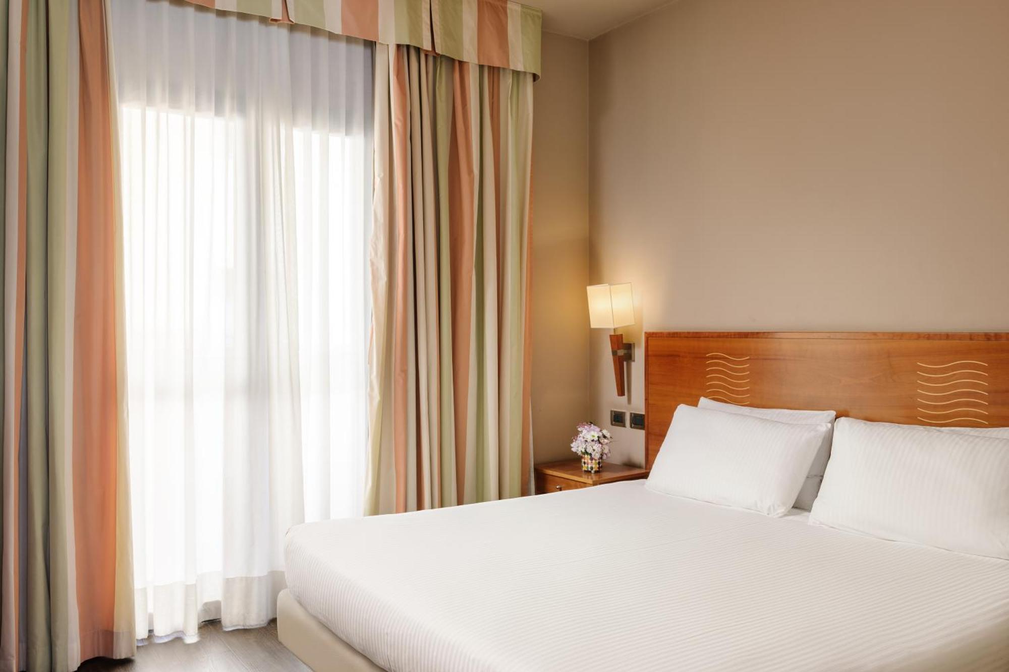 Hotel Dei Cavalieri Caserta - La Reggia Εξωτερικό φωτογραφία