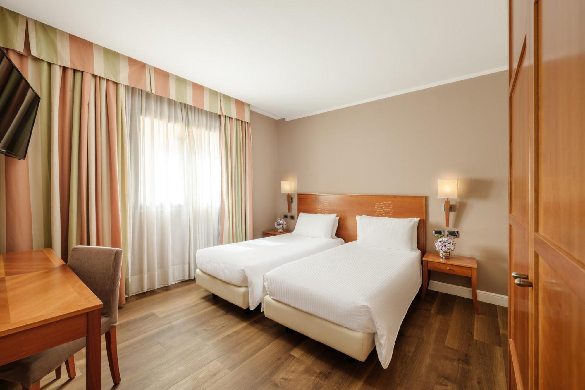 Hotel Dei Cavalieri Caserta - La Reggia Εξωτερικό φωτογραφία