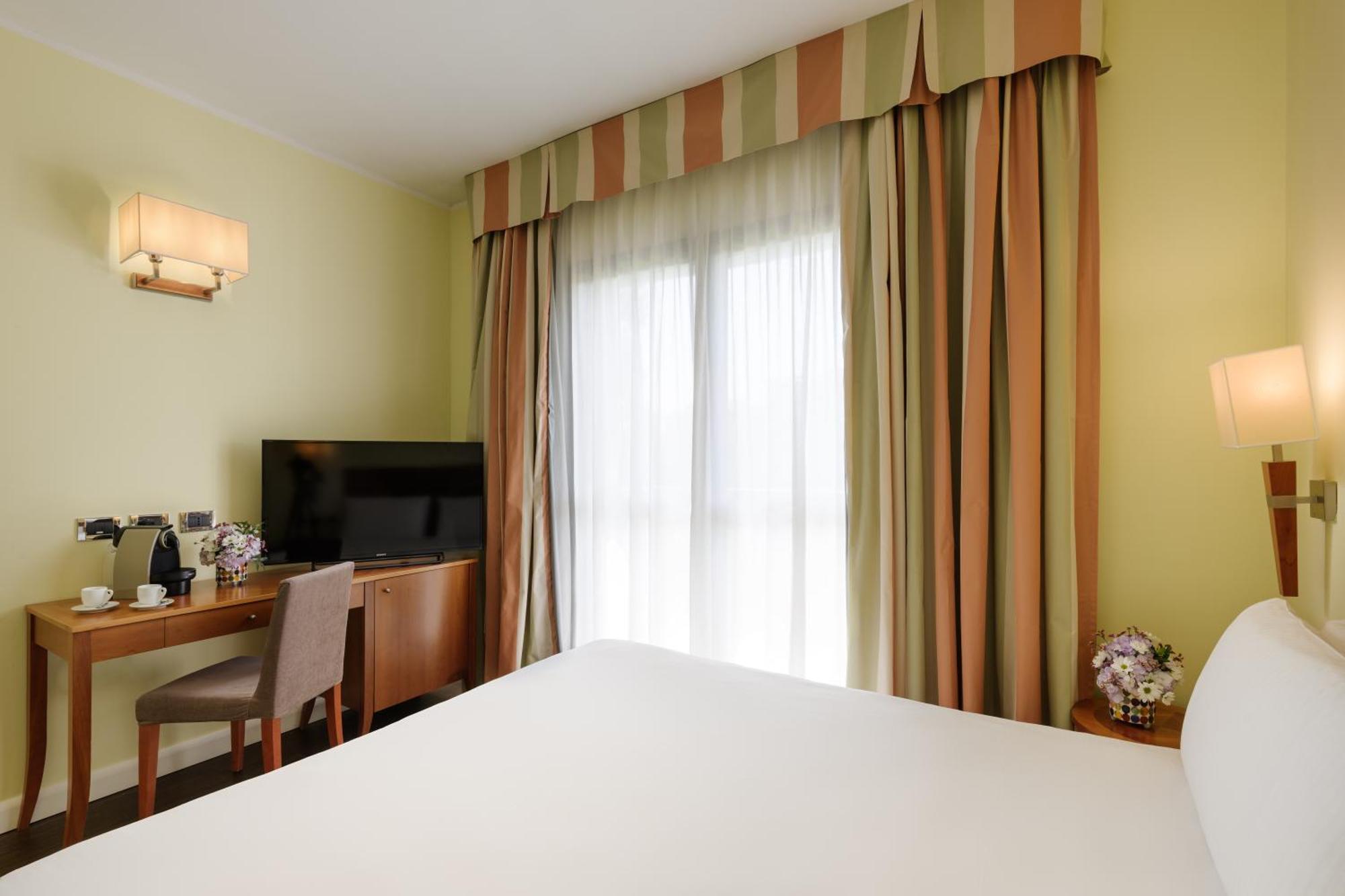 Hotel Dei Cavalieri Caserta - La Reggia Εξωτερικό φωτογραφία