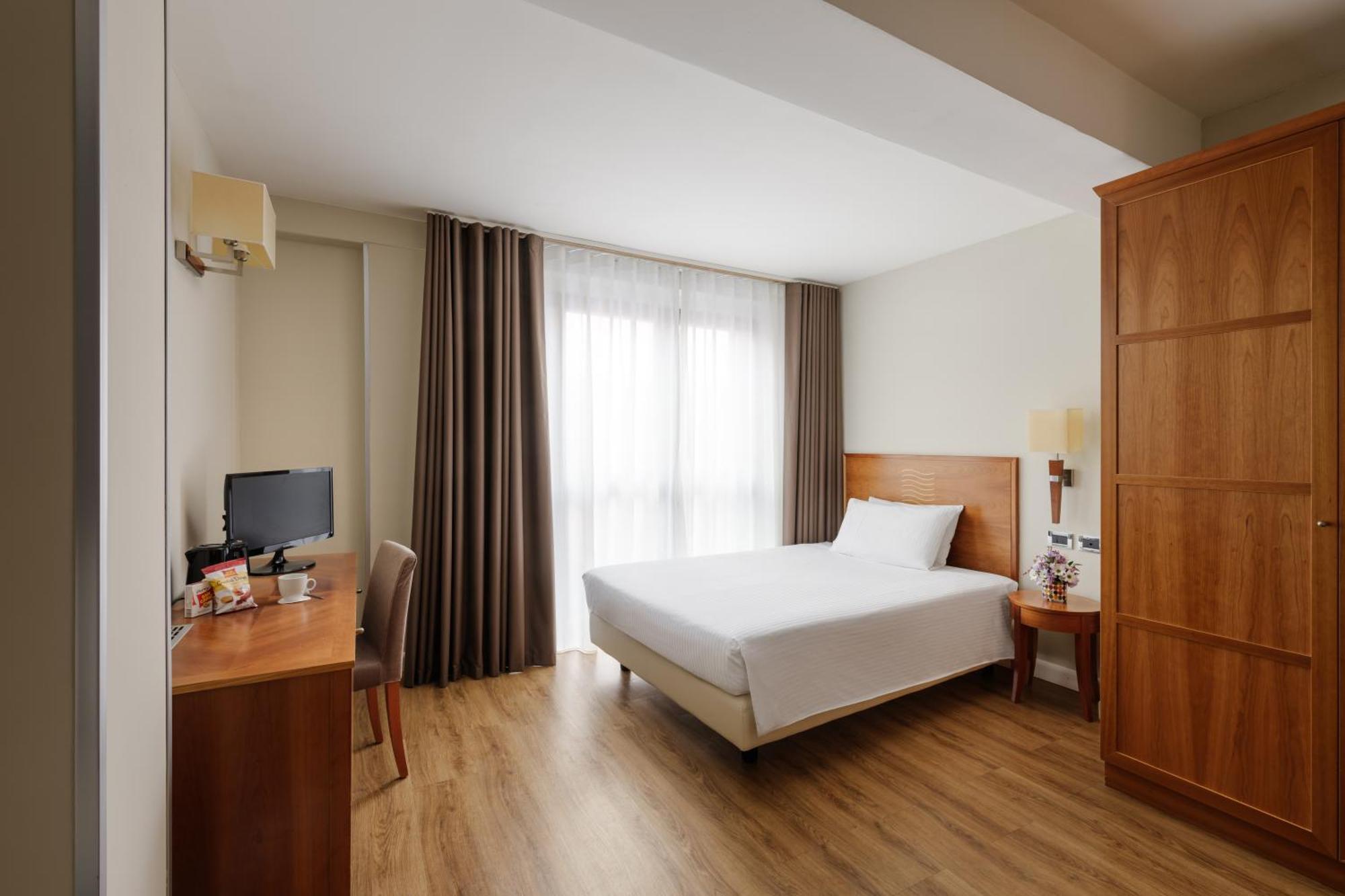 Hotel Dei Cavalieri Caserta - La Reggia Εξωτερικό φωτογραφία
