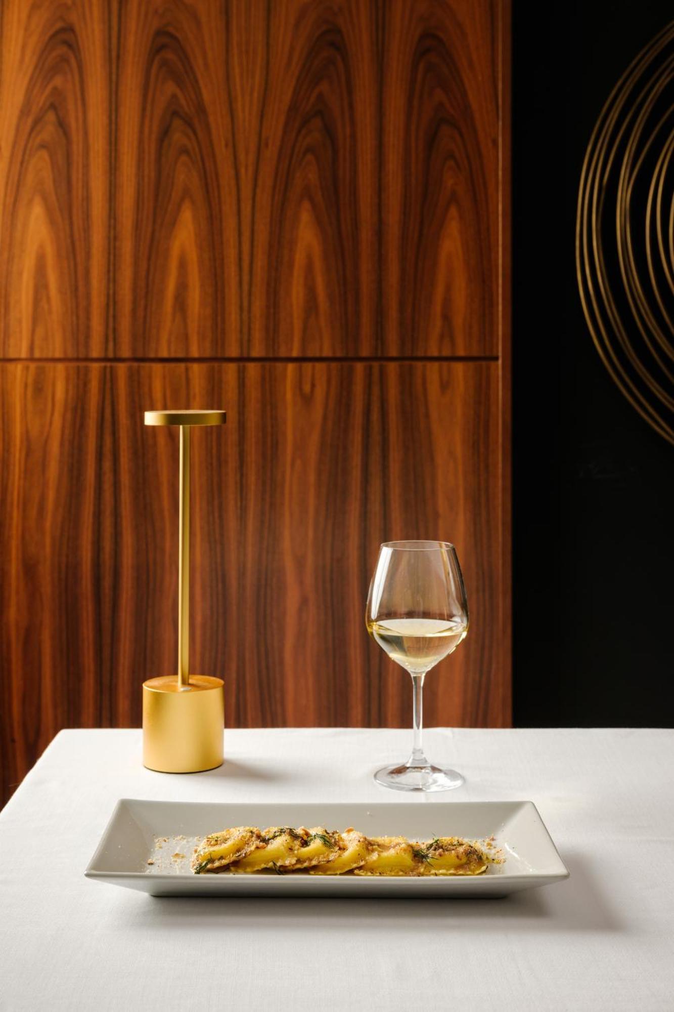 Hotel Dei Cavalieri Caserta - La Reggia Εξωτερικό φωτογραφία